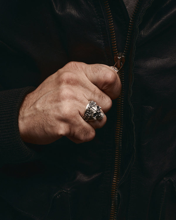 Anello in argento TESCHIO IN CORONA