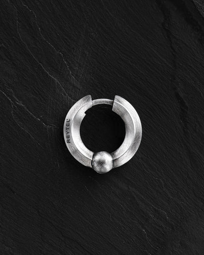 Orecchino singolo in argento AVENIR
