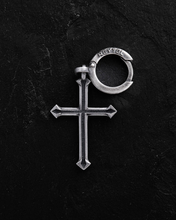 Boucle d'oreille mono en argent CROIX GOTHIQUE
