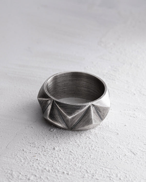 Anello in argento TRIEDRE