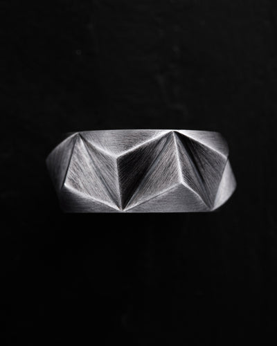 Anello in argento TRIEDRE