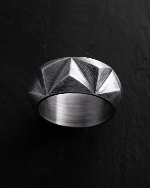 Anello in argento TRIEDRE