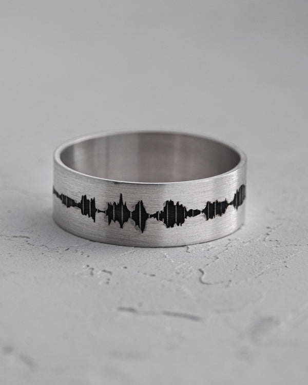 Anello in argento INCISIONE ONDA SONORA