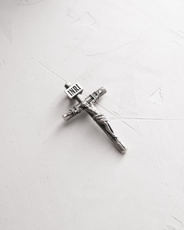 Croix d'argent de la Crucifixion de Jésus-Christ. Mini INRI
