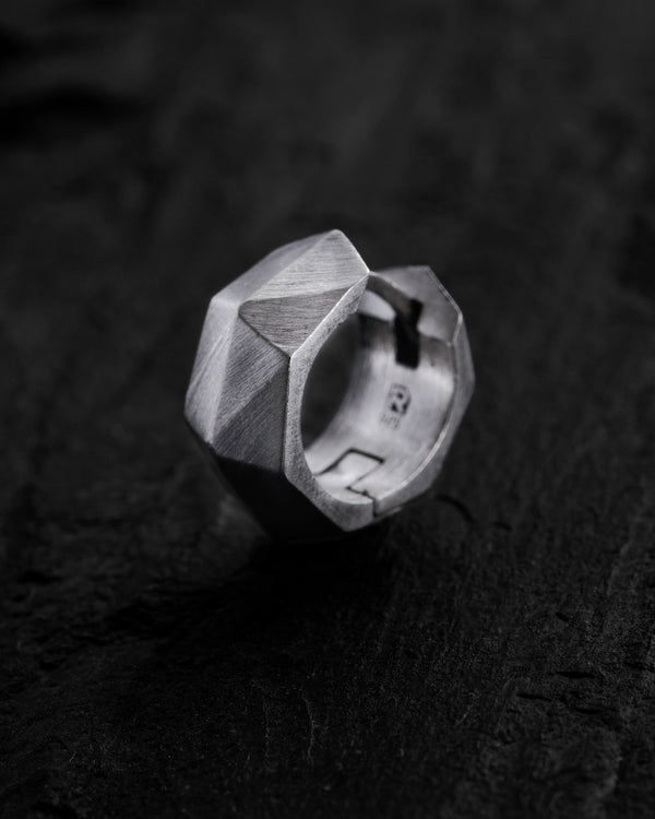 Orecchino singolo in argento FACETS