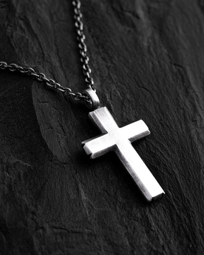 Croce d'argento su catena VÉRITÉ