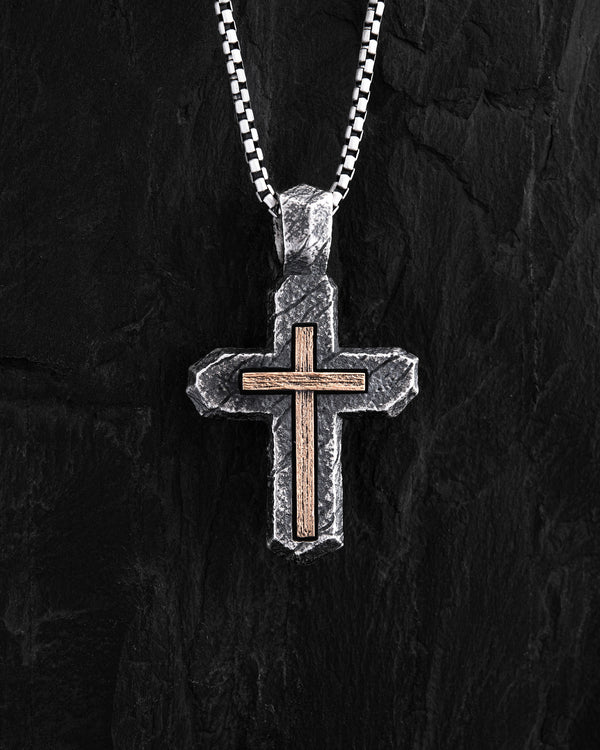 Croix en argent CROIX DU CALVAIRE. EN DIEU NOUS AVONS CONFIANCE (insert en or jaune 18 carats)