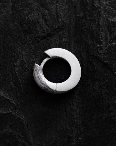 Orecchino in argento - anello RELEASE