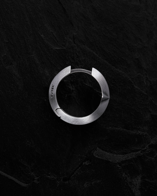 Orecchino a cerchio in argento AXIS