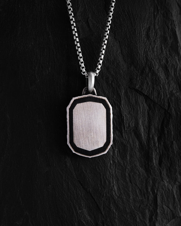 Stříbrný přívěsek RUNE TALISMAN – TIWAZ s ebenem