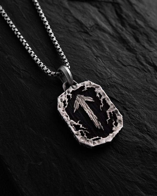 Stříbrný přívěsek RUNE TALISMAN – TIWAZ s ebenem