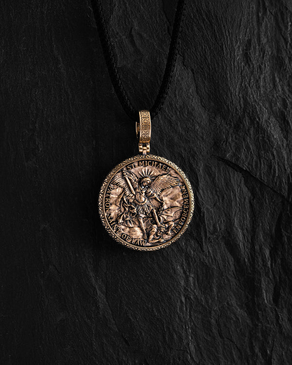 Ciondolo ST. ARCANGELO MICHELE: PREGHIERA (oro giallo 14k)