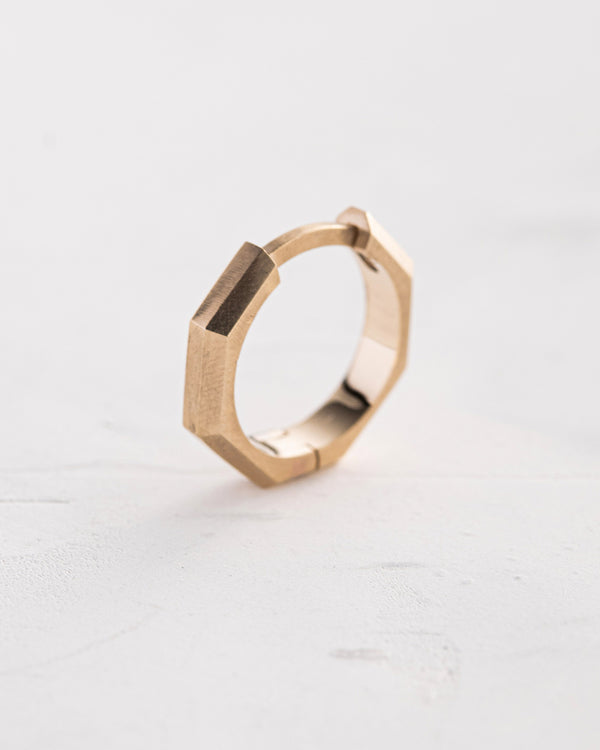 Orecchino - anello BRUTAL (oro giallo 14k)