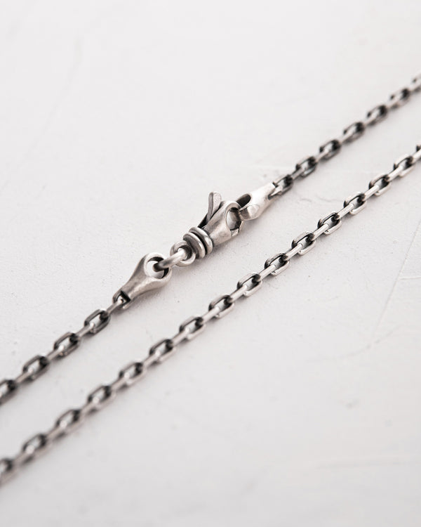 Pendentif en argent sur chaîne MONOLITH