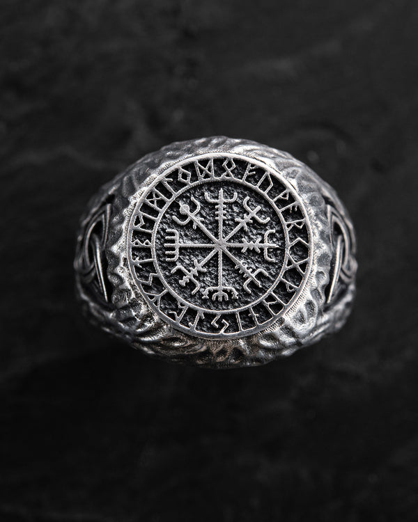 Bague en argent VEGVISIR. RUNES