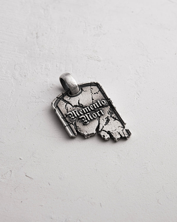 Silver pendant SCRIPTUM. MEMENTO MORI