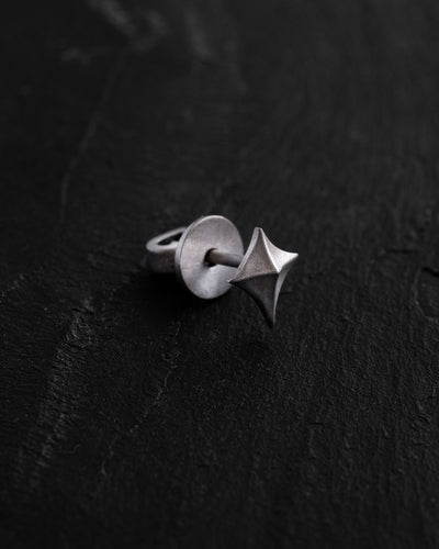 Boucle d'oreille unique en argent SPIRE