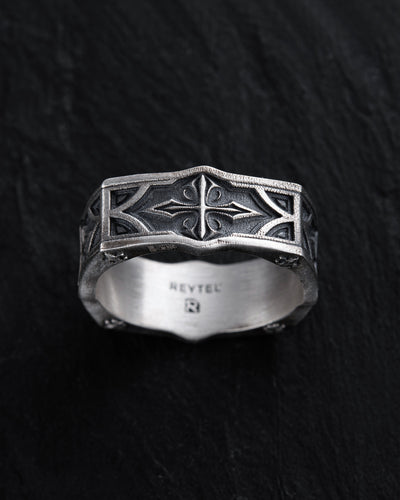 Bague en argent SANCTUM. FLEUR DE LIS