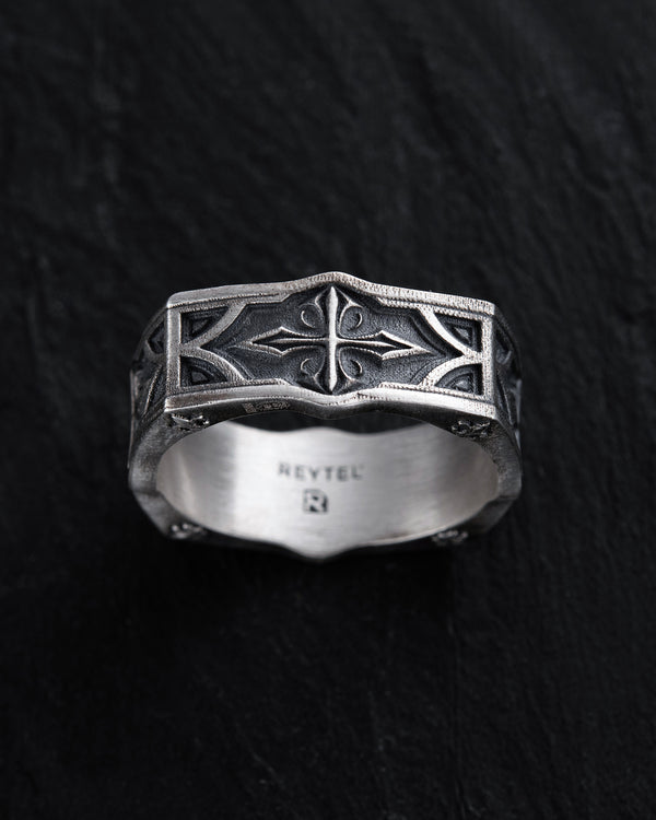 Anello in argento SANCTUM. FIORE DEL LIS