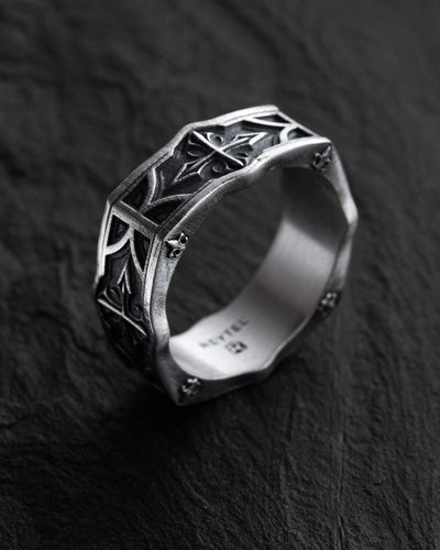 Bague en argent SANCTUM. FLEUR DE LIS