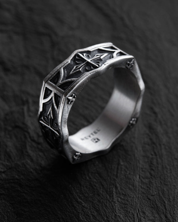 Anello in argento SANCTUM. FIORE DEL LIS