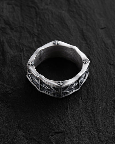 Bague en argent SANCTUM. FLEUR DE LIS