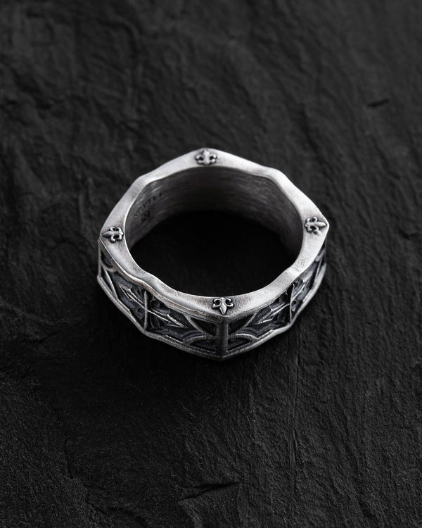Anello in argento SANCTUM. FIORE DEL LIS