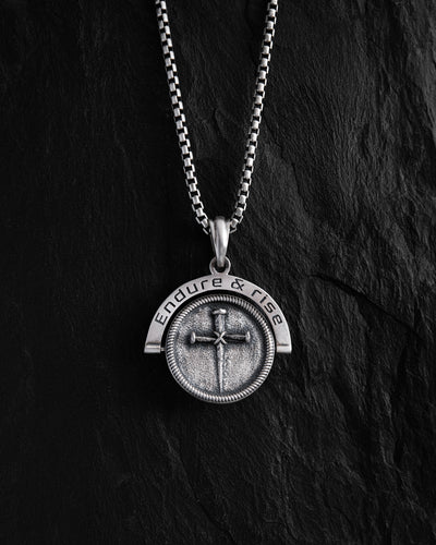 Silver pendant BETENDE HÄNDE