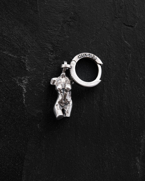 Boucle d'oreille unique en argent VENUSTAS