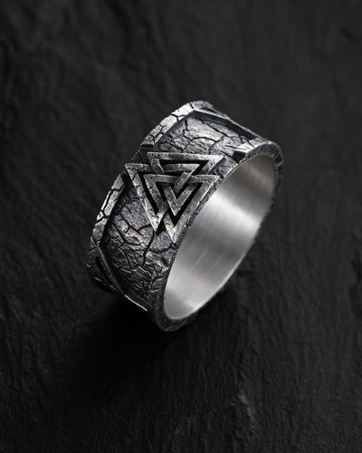 Anello in argento VALKNUT. RUNE