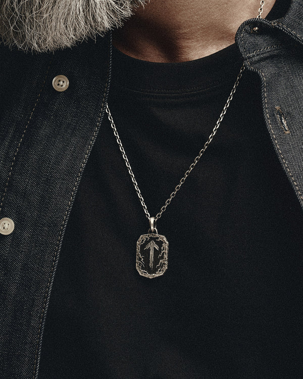 Stříbrný přívěsek RUNE TALISMAN – TIWAZ s ebenem