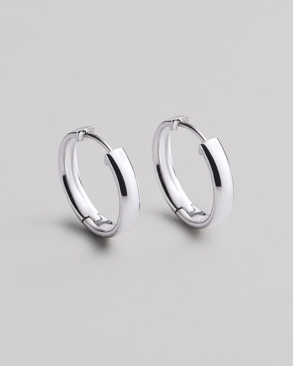 Boucles d'oreilles créoles argentées THE CLASSIC M