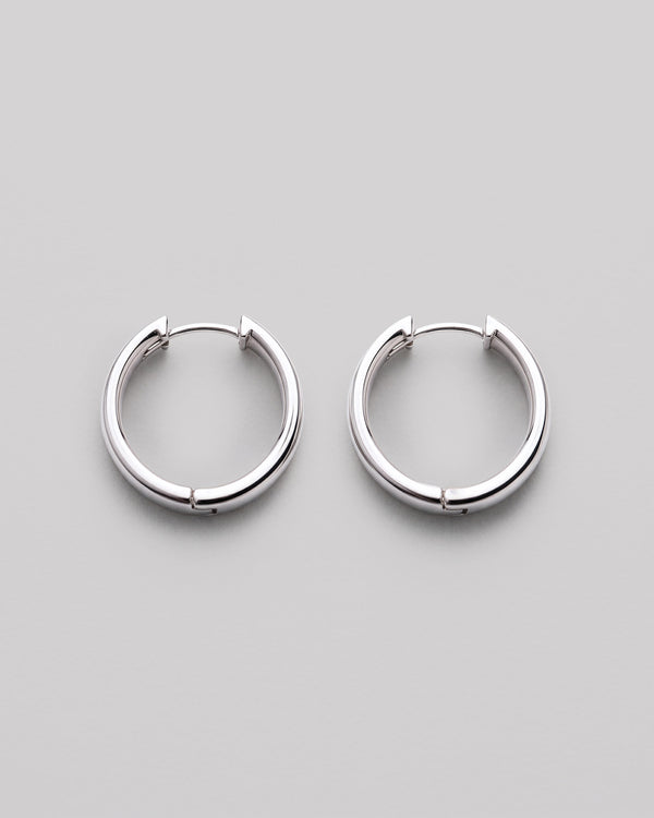 Boucles d'oreilles créoles argentées THE CLASSIC M