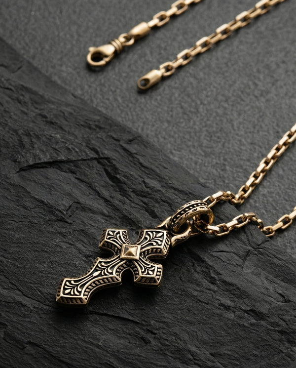 Croix INITIUM ET FINIS (or jaune 14 carats)