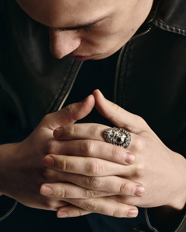 Anello in argento ZEUS. MEMENTO MORI